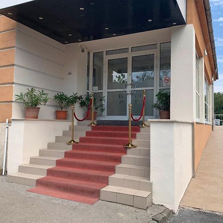 Only 15 Minutes To City Center, Free Secure Parking Budapest Luaran gambar