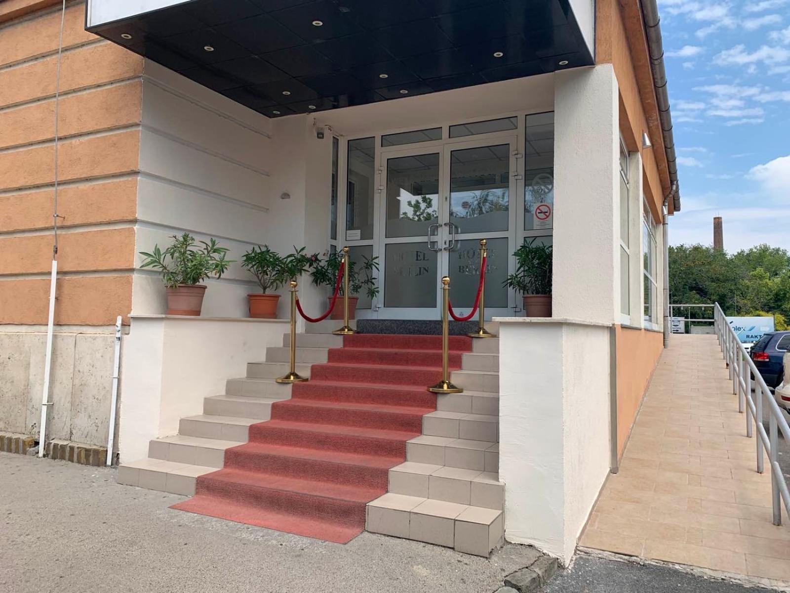 Only 15 Minutes To City Center, Free Secure Parking Budapest Luaran gambar